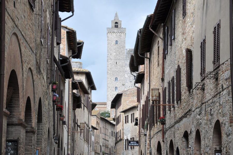Florence: Full-Day Private Tour of Chianti and San Gimignano - Leaving Florence: a private day that starts when it should