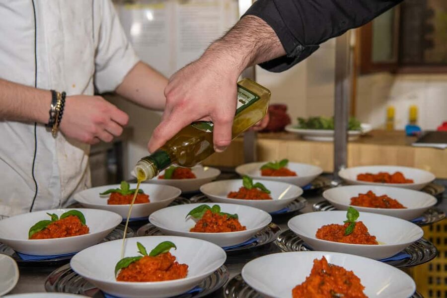 Florence: Guided Food Walking Tour with Tuscan Classics - Chianti Time: Wine Pairing, With a Non-Alcoholic Option