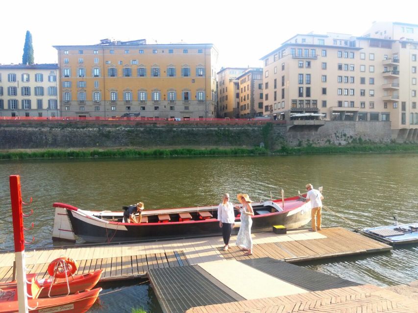 Florence: Guided Gondola Boat Tour with a Glass of Wine - Wine and Aperitivo Mode: Cool Glass, Toast-Ready Timing
