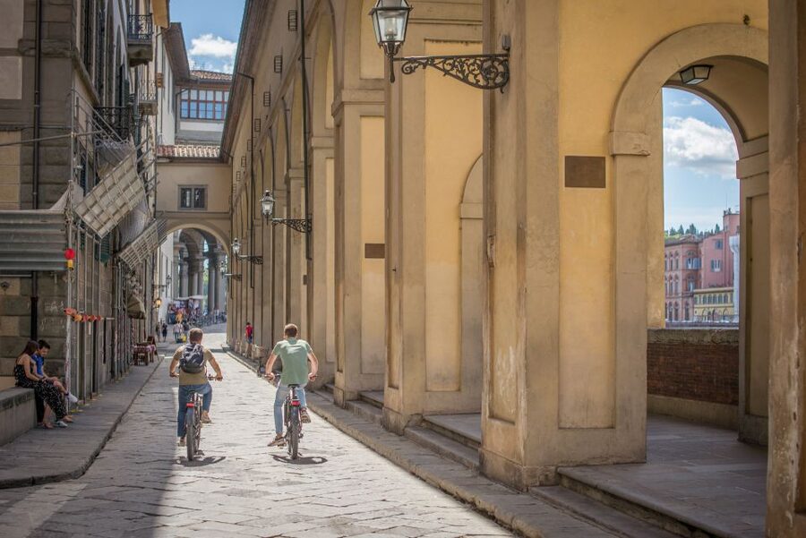 Florence: Guided Tour by E-Bike with Gelato & optional Lunch - Optional Tuscan lunch: three courses, central and simple