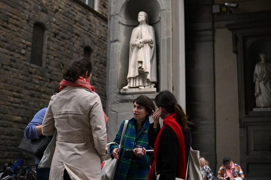 Florence: Guided Tour of Medici Family Secrets and Chapels - From San Lorenzo streets to Duomo and Piazza della Signoria: how the city explains the family