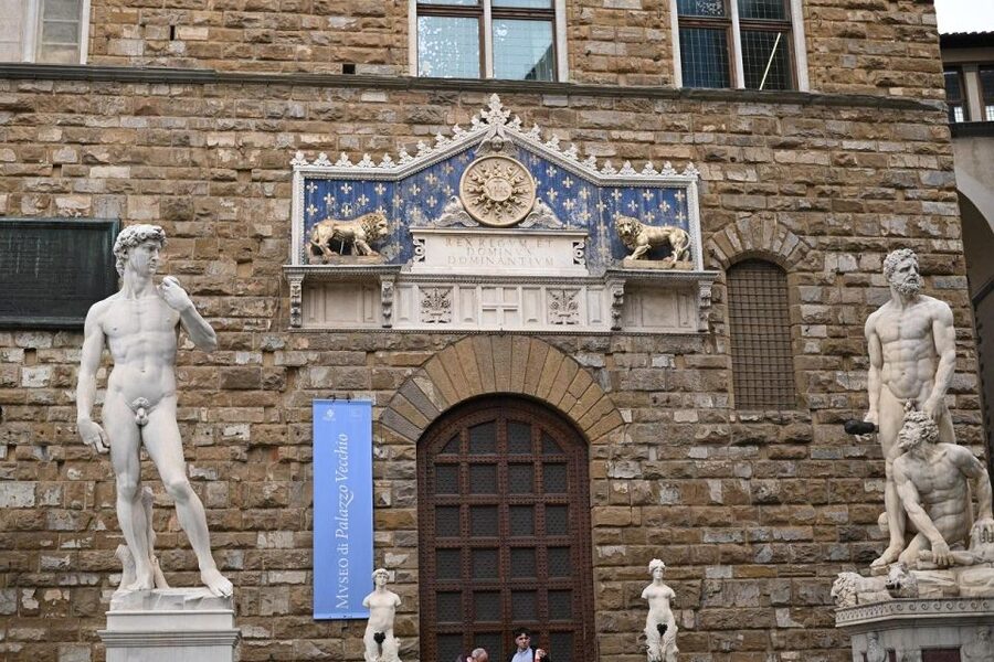 Florence: Guided Tour of Medici Family Secrets and Chapels - The Uffizi-area finish: turning history into a plan for the rest of your day