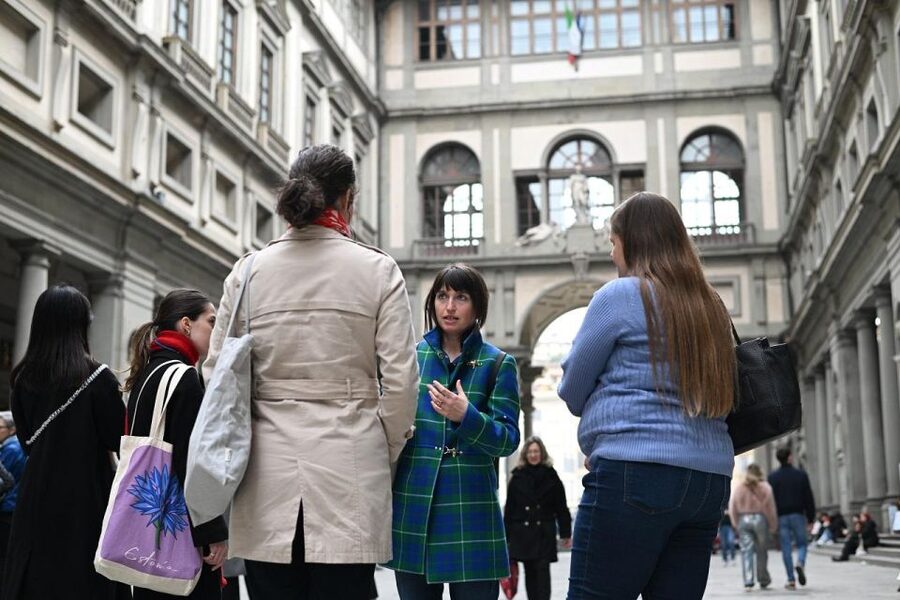 Florence: Guided Tour of Medici Family Secrets and Chapels - Getting started at Piazza di Madonna degli Aldobrandini (and the timed-entry reality)