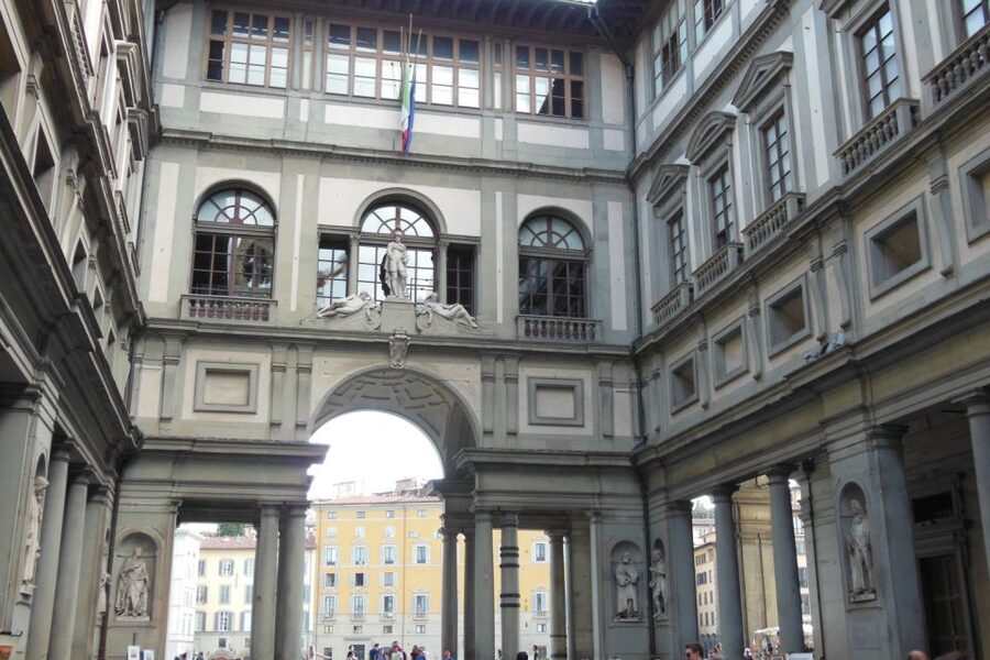 Florence: Heart of Florence Guided Walking Tour - Ponte Vecchio, the Old Bridge and Its Shopfront Energy