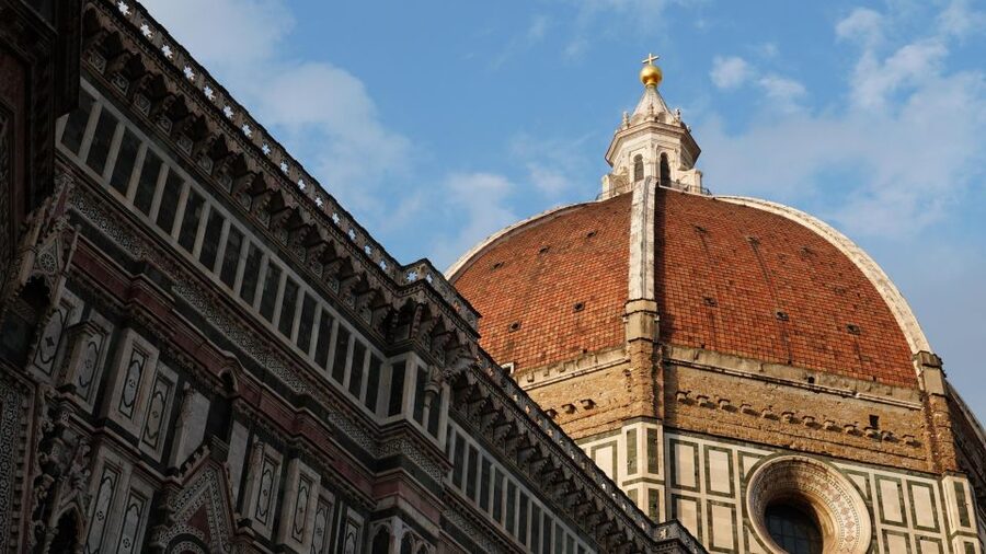 Florence historical centre and legends tour for small groups - Piazza della Signoria and Palazzo Vecchio: Medici Drama on a Walking Stage