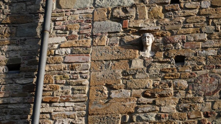 Florence historical centre and legends tour for small groups - Italian-Only Guide, Small Group Format, and Why It Matters