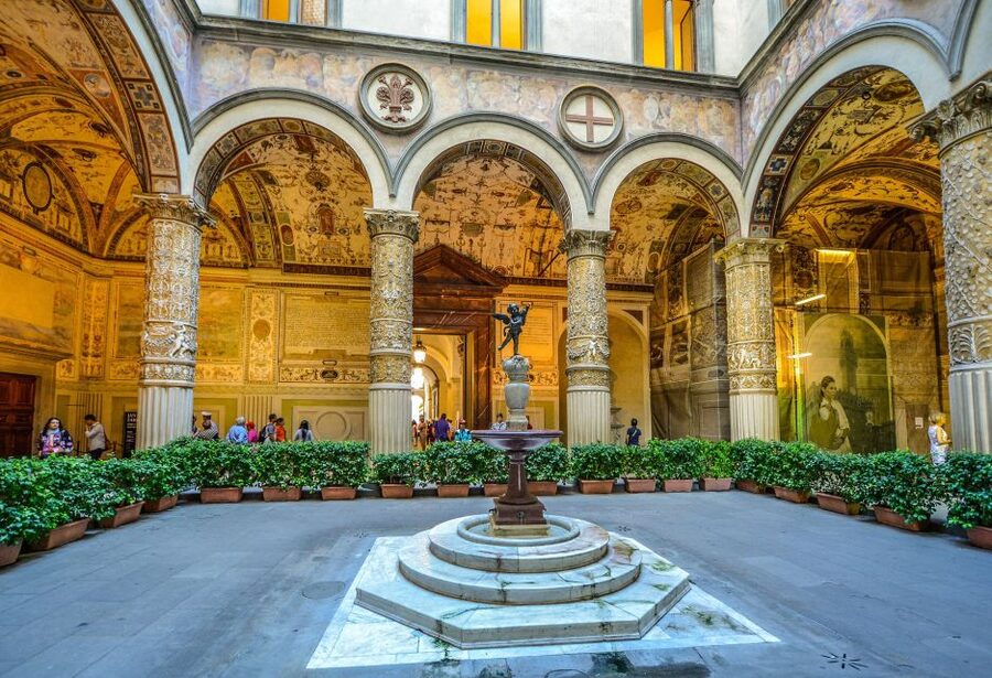 Florence: History Walking Tour with Wine Tasting - Duomo Square (Santa Maria del Fiore): learn the scale before you judge the details