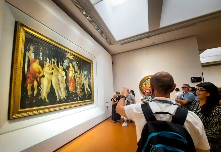 Florence in one Day: Walking Tour with Uffizi and Accademia - Walking the classic sights: Ponte Vecchio, Porcellino, and Piazza della Signoria