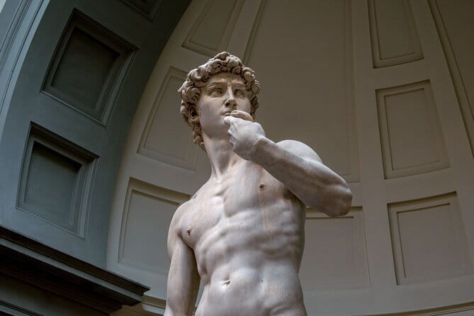 Florence in one day with a localGuide: David-City walk-Uffizi - Piazza della Repubblica: A Breather in the Middle of the Route