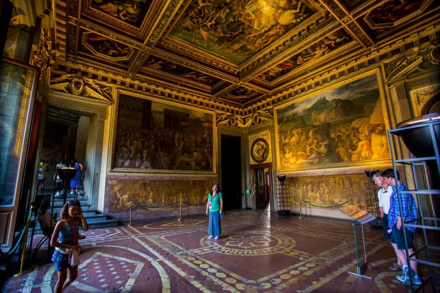 Florence: Inferno Private Walking Tour - Private group, multilingual guide, and the small details that matter