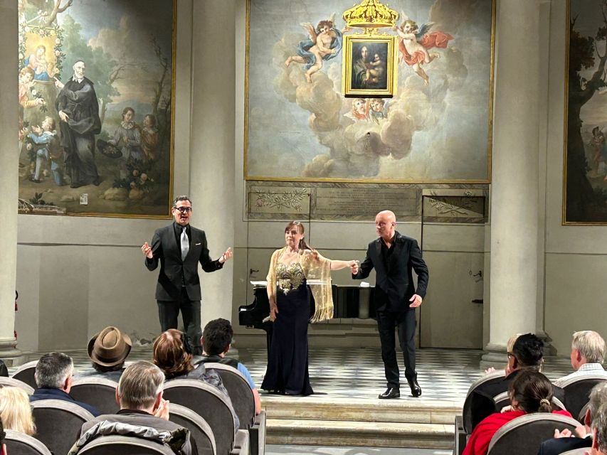 Florence: Italian Opera - The performers: voices plus a pianist who actually drives it