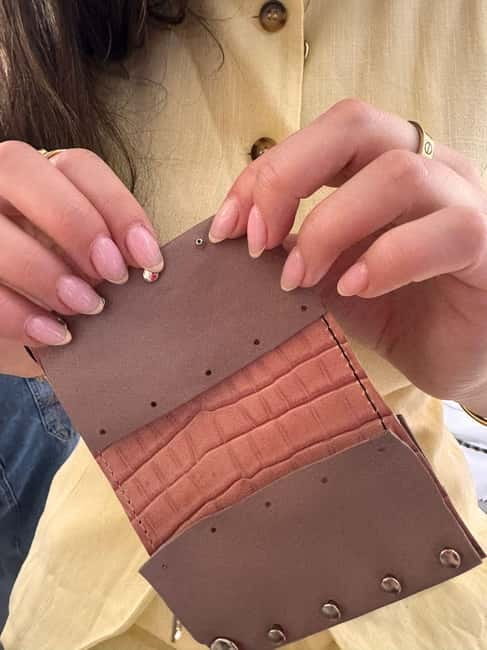 Florence: Leather Wallet-Making Workshop with Coffee - Coffee and tea breaks, and how the pace feels