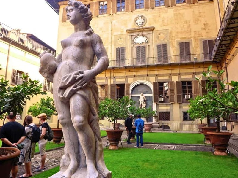 Florence: Medici Family Guided Walking Tour - Who this tour suits best, and who should think twice