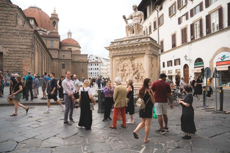 Florence: Medici Family Guided Walking Tour - Hard Rock Cafe start, and why the first 15 minutes matter