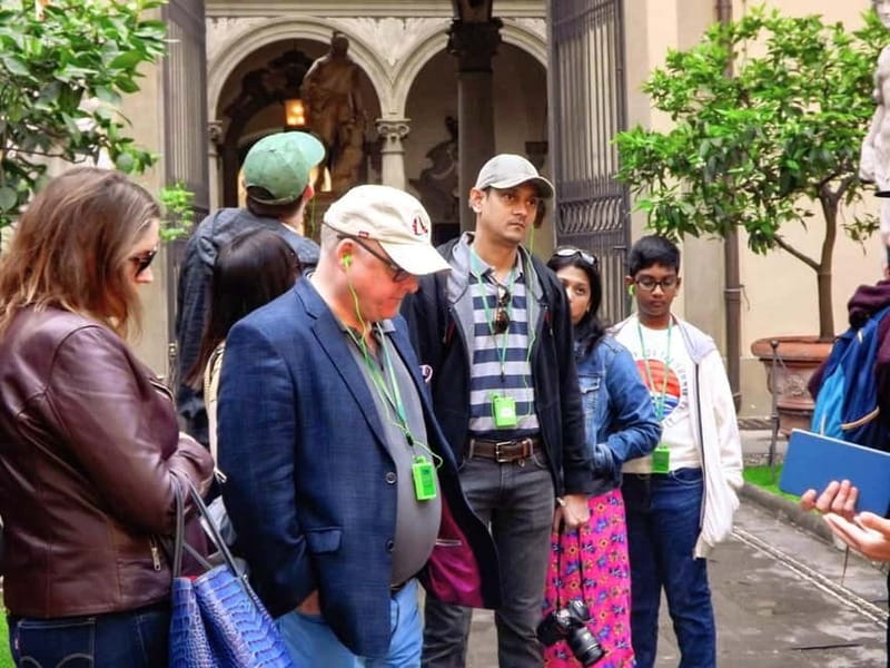 Florence: Medici Family Guided Walking Tour - Palazzo Pitti, the Medici endgame in stone and scale
