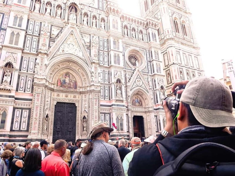 Florence: Medici Family Guided Walking Tour - Optional Tuscan wine tasting, what changes when you upgrade