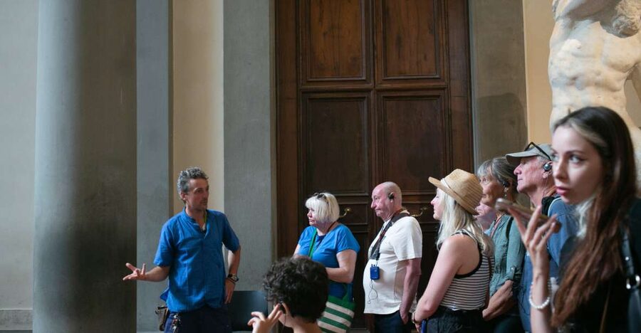 Florence: Michelangelo's David and Accademia Gallery Tour - Meeting point at Libreria Evangelica: find the ATM, then wait like a pro