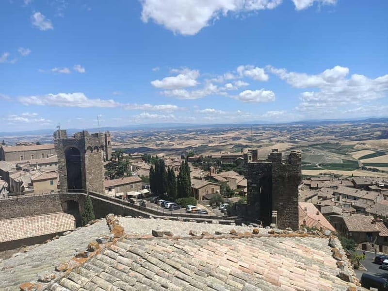 Florence: Montalcino, Montepulciano & Val d Orcia with lunch - The tasting and lunch combo in Montalcino