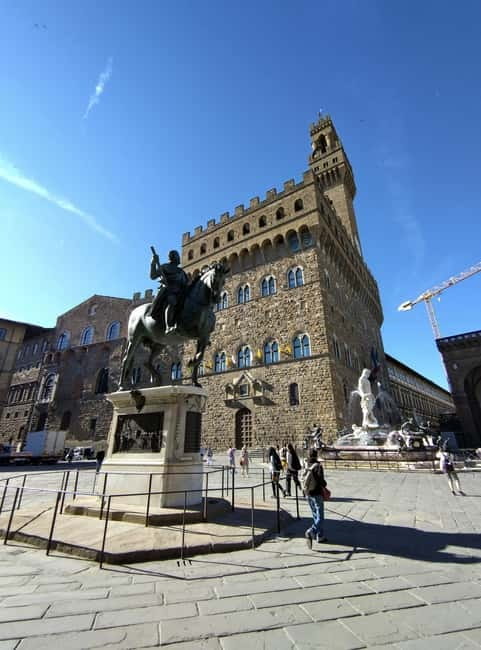 Florence Must-See Squares Walking Tour with Vincenzo - Palazzo Vecchio: Town Hall Still in Action, Art Still in the Spotlight