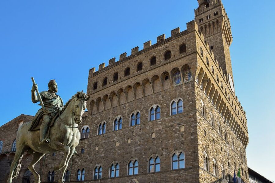 Florence: Mysteries of the Medici Guided Walking Tour - Shared group or private walking tour, and who should pick what