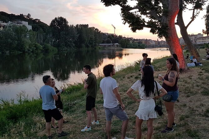 Florence Night Bike Tour with Wine and Aperitivo Picnic included - Florence at 6:00 pm: a night route that avoids the worst crowds