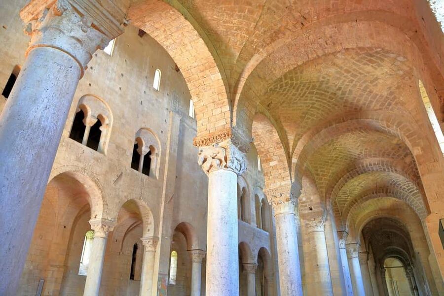 Florence: Orcia Valley, Montalcino, Pienza with Lunch & Wine - Lunch in the Temple cloister: three wines, one Tuscan meal