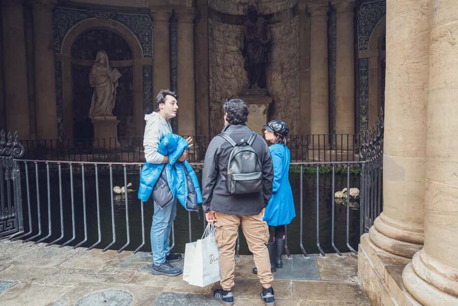 Florence: Palatina Gallery and Pitti Palace Guided Tour - The Palazzo Pitti Royal Apartments: Power, Rooms, and Placement
