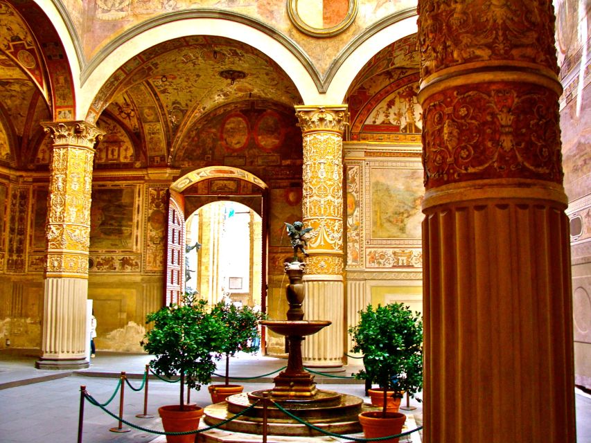 Florence: Palazzo Vecchio Guided Tour - Salone dei Cinquecento: the hall you aim for (and the rule that can change)
