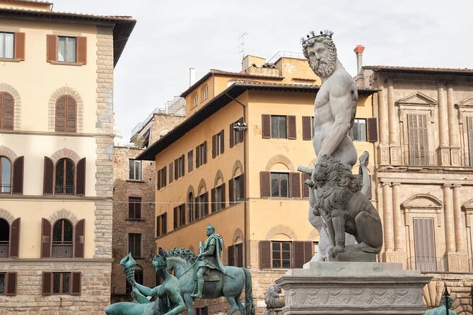 Florence Palazzo Vecchio: Reserved Entrance Ticket & Visit - Meeting in Piazza della Signoria, then heading straight into the palace