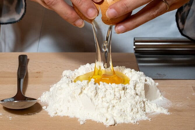 Florence Pasta & Tiramisu Cooking Class with Unlimited Wine - The 2.5-hour flow at Rosso Crudo, step by step