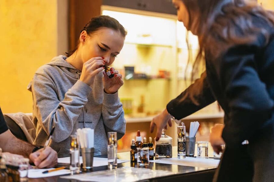 Florence: Perfume Masterclass and Sensory Experience - Stepping Into Antica Spezieria Erboristeria San Simone