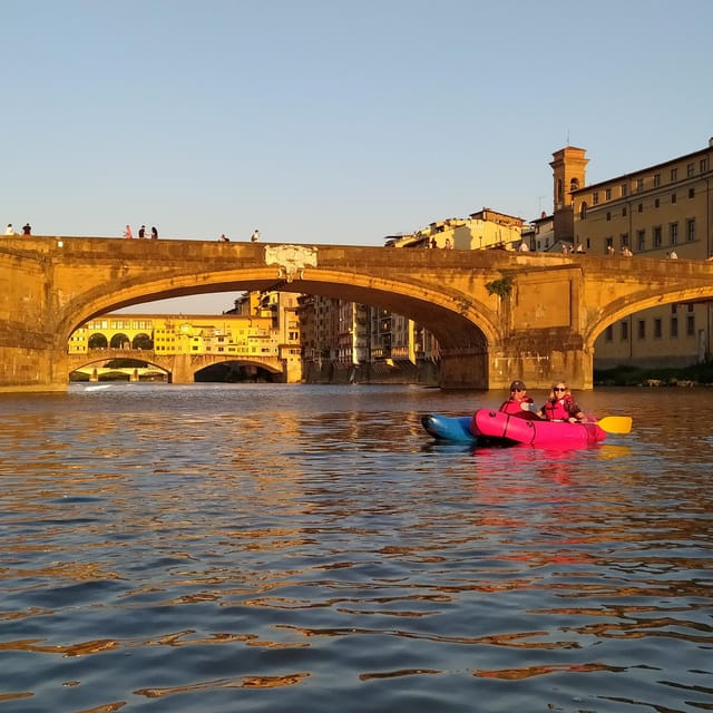 Florence: Ponte Vecchio and City Sights Guided Kayak Cruise - The first strokes on the Arno: what the opening feels like