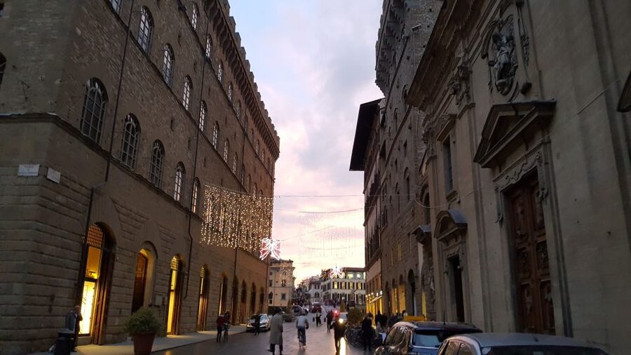 Florence: Private 4-Hour Walking Tour with Eugenia Gasheeva - Private 4-hour walking tour with pickup, headsets, and a real local guide