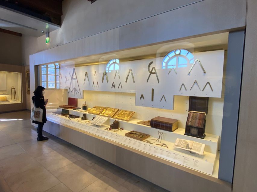 Florence: Private Astronomical Tour of the Museo Galileo - Optics, electrostatics, and the museum’s “games of the past”