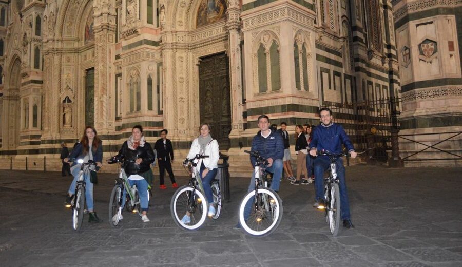 Florence: Private E-Bike Night Tour & Piazzale Michelangelo - Florence at night, e-bike style: what makes this ride special