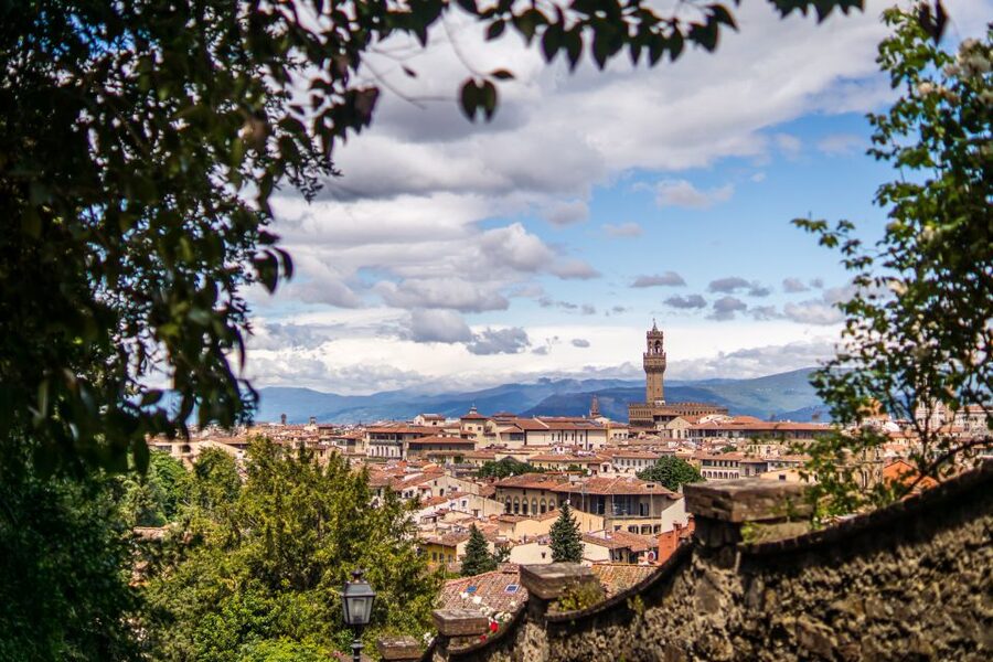 Florence: Private Photo Walking Tour - Your photographer coach: from film settings to iPhone essentials