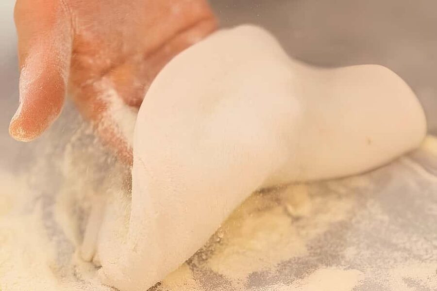 Florence: Private Pizza Making Class with Wine Tasting - Sauce and toppings: keeping it simple so it bakes evenly