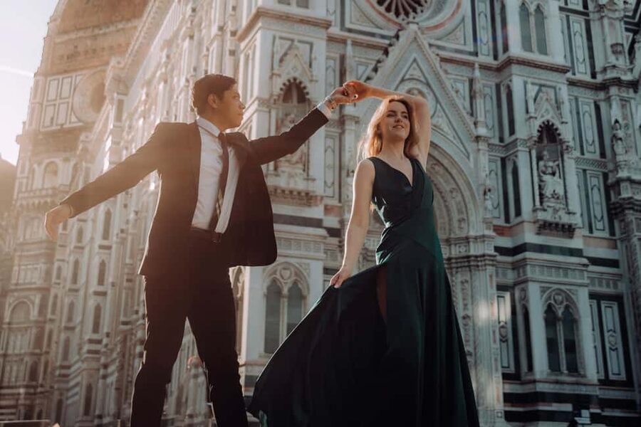 Florence Private Professional Photoshoot - City-center route from Piazza Duomo to Ponte Vecchio