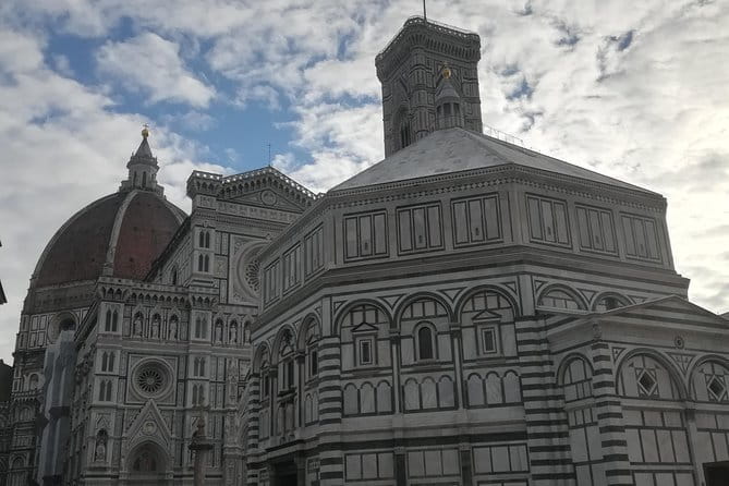 Florence: Private walking guided tour - The Walk to Ponte Vecchio: Finish With the River View
