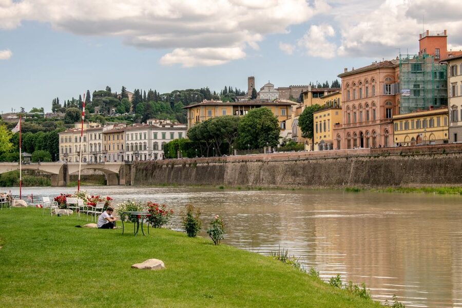 Florence: Renaissance City Walking Tour - Via Tornabuoni to Piazza della Repubblica, then the Duomo reveal