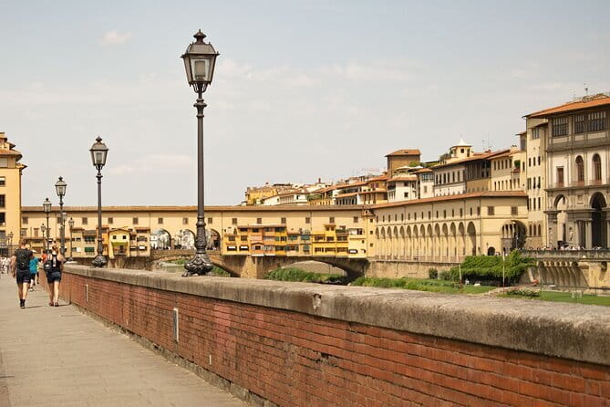 Florence Renaissance walking tour - The art historian guide and earphones: how to hear the story while you walk