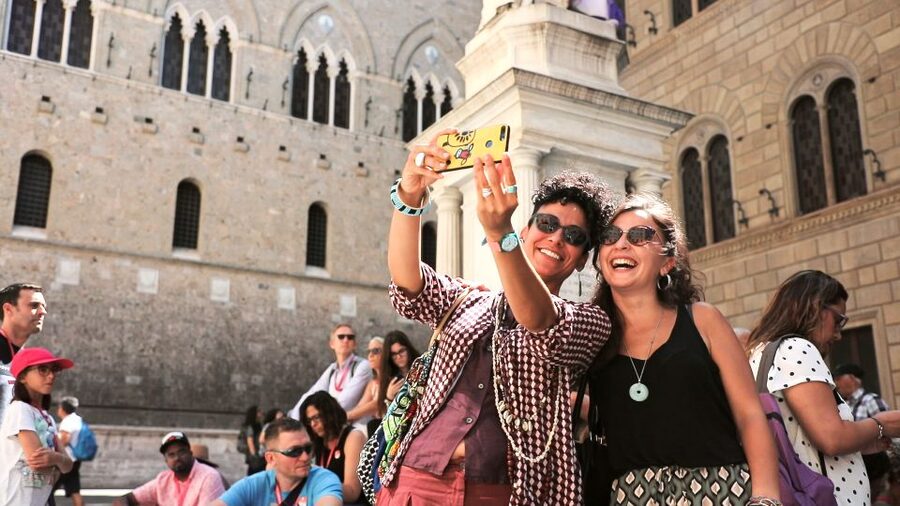Florence: S. Gimignano, Siena, Chianti & Wine Tasting Lunch - Guides and drivers: why the experience often feels smooth