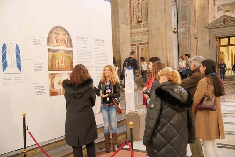 Florence: Santa Croce Church Tour with Entry Ticket - Where you meet, and why the square matters