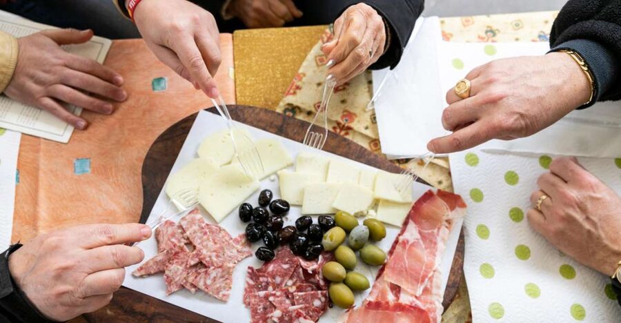 Florence: Secret Food Tours - Finding your guide, the orange umbrella method