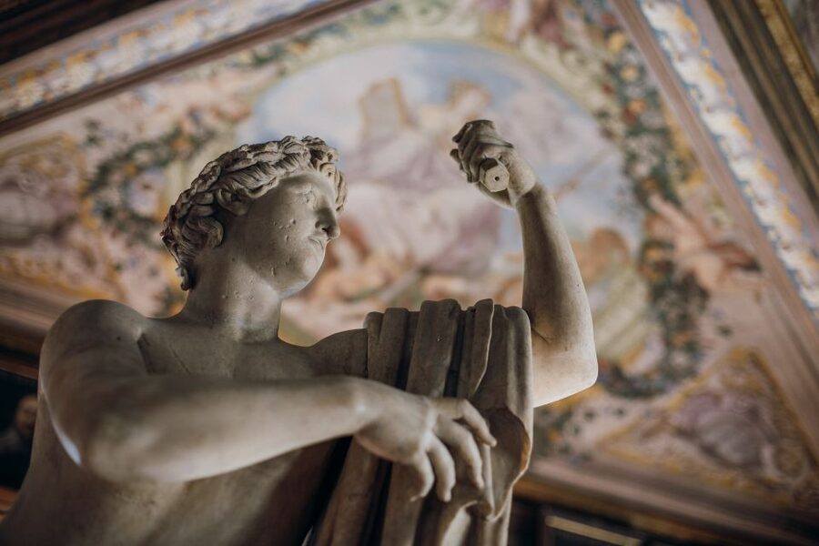 Florence: Skip-the-Line Uffizi, Accademia & Guided City Tour - Uffizi Gallery: From Medieval Style to Renaissance Shifts