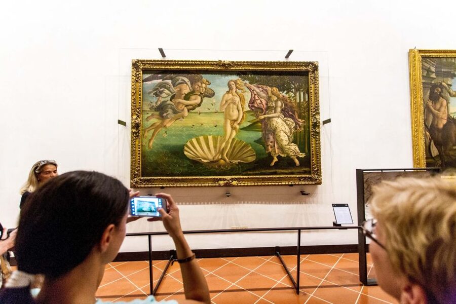 Florence: Skip-the-Line Uffizi Gallery Small Group Tour - Languages and Seasonal Differences You Should Know