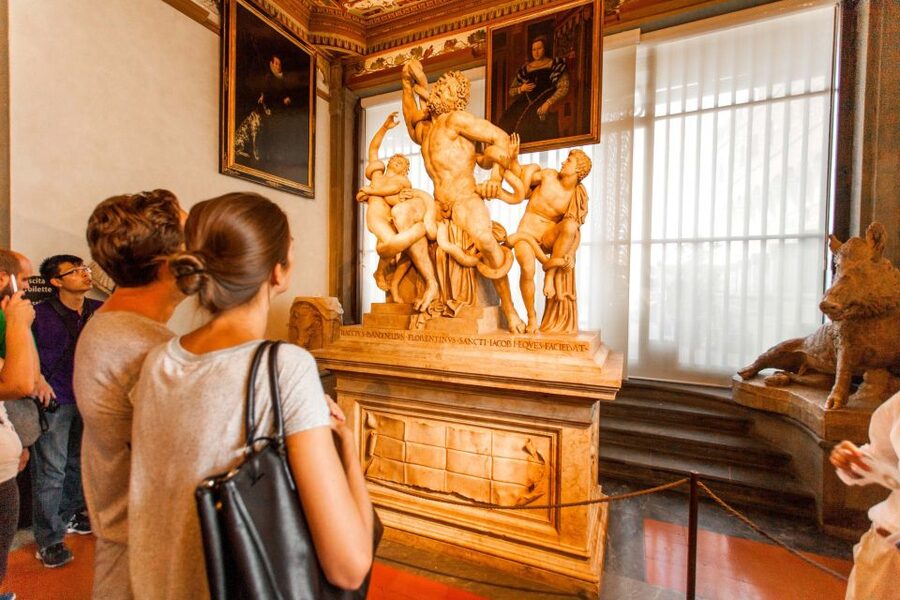 Florence: Skip-the-Line Uffizi Gallery Small Group Tour - The Vasari Building: Why the Setting Changes the Visit