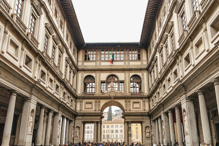 Florence: Skip-the-Line Uffizi Small Group Tour - Key things you will notice right away