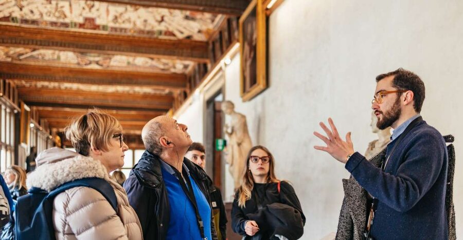 Florence: Skip-the-Line Uffizi Small Group Tour - Stairs, lifts, and pacing: plan for the two-floor climb