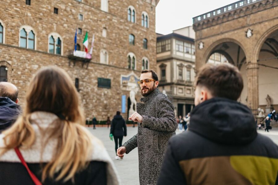 Florence: Skip-the-Line Uffizi Small Group Tour - Languages and group size: you will still get the story